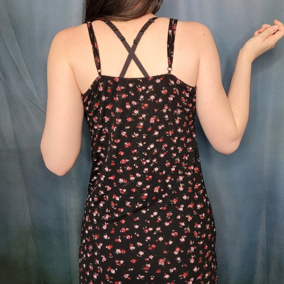 Pretty Little Thing Floral Dress - Picture 3 of 8